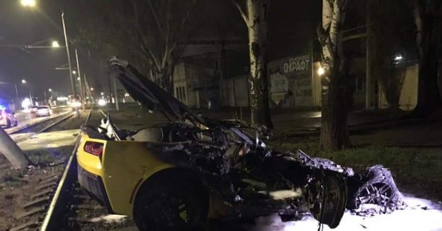 В Одессе разбился и сгорел спорткар ценой в 150 тысяч долларов