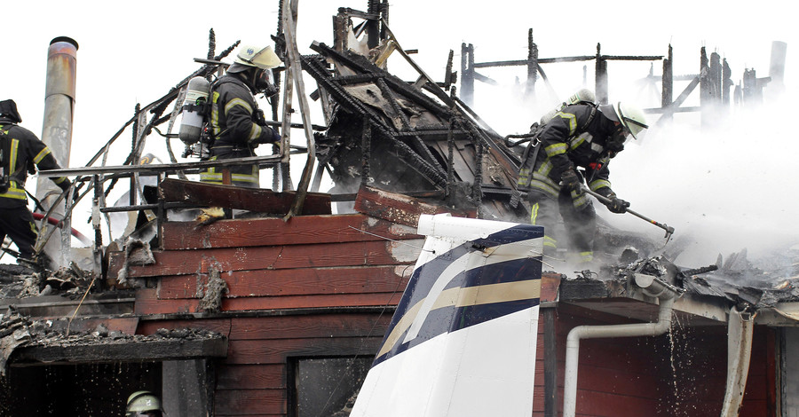 В Чили самолет упал на дома, пассажиры погибли