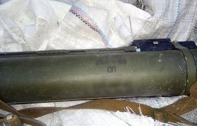 Два бомжа нашли гранатомет на мусорке в Днепре