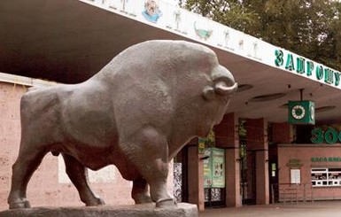 Скульптуры у входа в Киевский зоопарк отреставрируют и перенесут