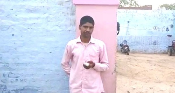 В Индии мужчина отрезал себе палец из-за ошибки при голосовании