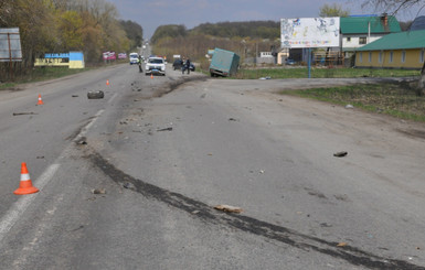 На Тернопольщине авто с украинскими заработчанами врезался в микроавтобус  