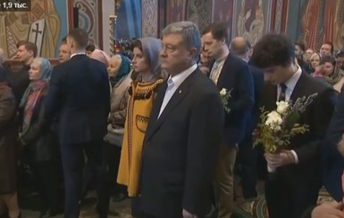 Порошенко зашел в церковь перед голосованием во втором туре выборов