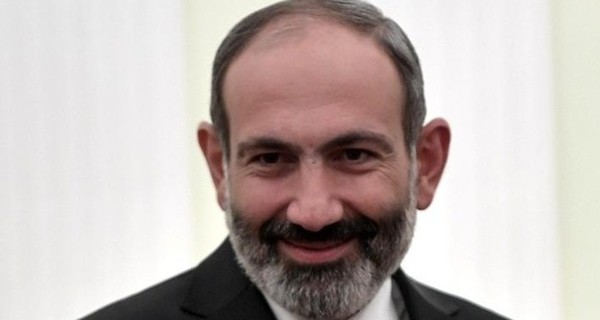 Премьер Армении поздравил Зеленского на украинском