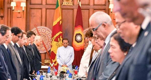 На Шри-Ланке уже 359 жертв теракта, президент уволит глав спецслужб