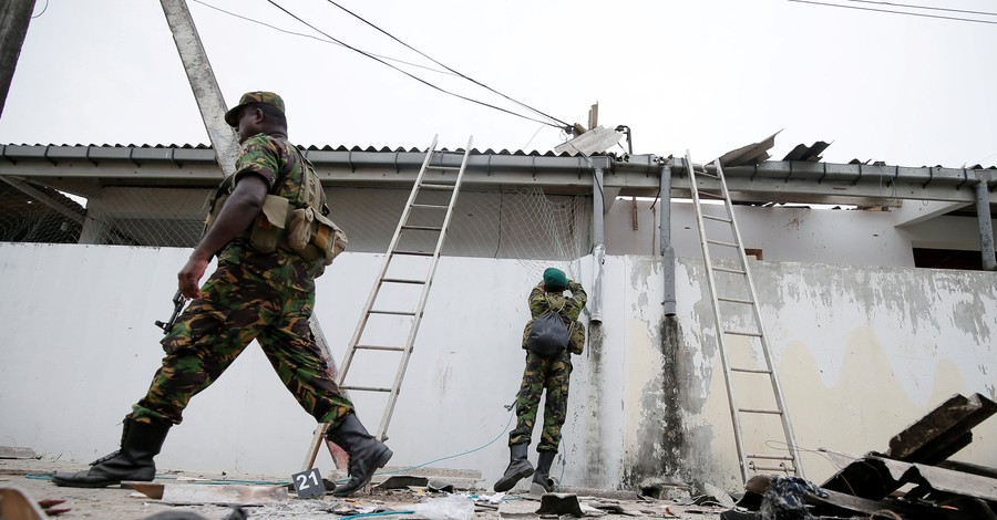 На Шри-Ланке произошла перестрелка полиции с боевиками, погибли 15 человек