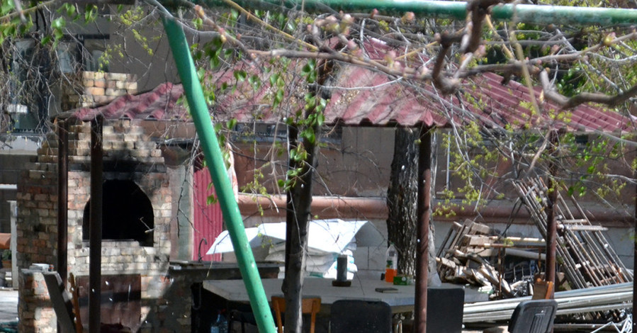 В Одессе на заднем дворе Дома профсоюзов, в котором сгорели десятки людей,  появилась шашлычная