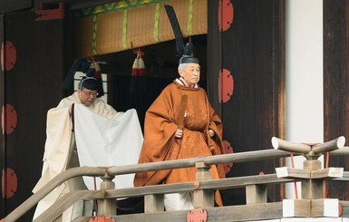 Император Японии отрекся от престола