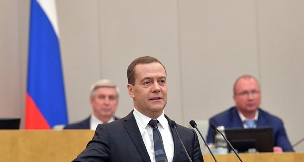 Медведев предложил Зеленскому газ по той же цене, что и для Порошенко