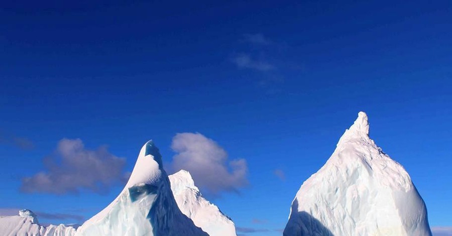 Украинские полярники поделились яркими снимками Антарктиды