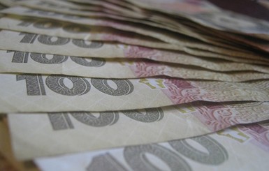 Средняя зарплата в Украине превысила 10 тысяч гривен