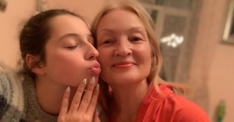 Анастасия Волочкова разрешила матери общаться с внучкой