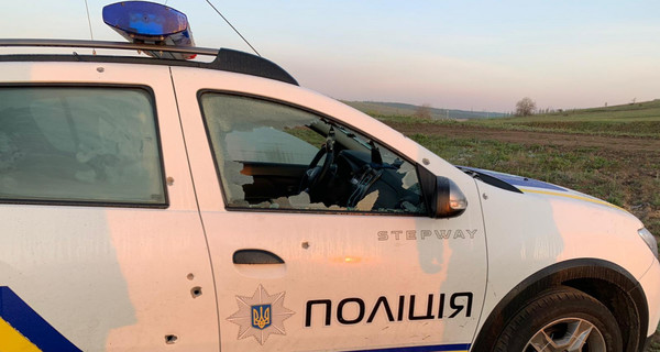 Под Одессой преступник расстрелял полицейскую машину