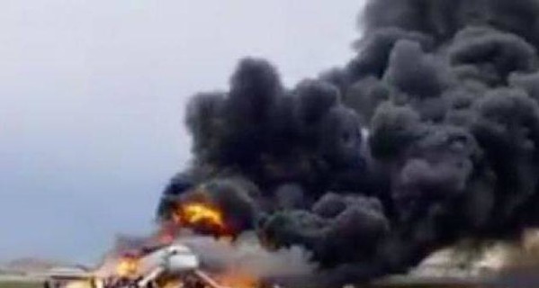 В Шереметьево при посадке вспыхнул самолет, сообщается о 13 погибших