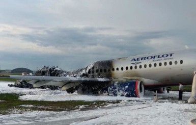 Появилось видео, снятое внутри горящего самолета при аварийной посадке в Шереметьево