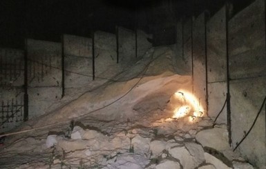 В Мариуполе осыпавшийся песок заживо похоронил двух мальчиков