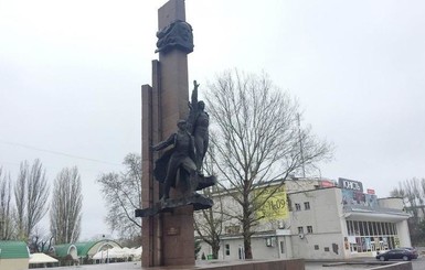 Памятник николаевским комсомольцам 