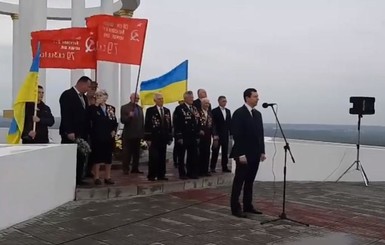 Народный депутат Дунаев выступил перед ветеранами с запрещенной символикой