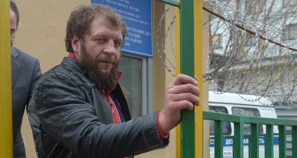 В России задержали бойца Александра Емельяненко, который выпивал на улице