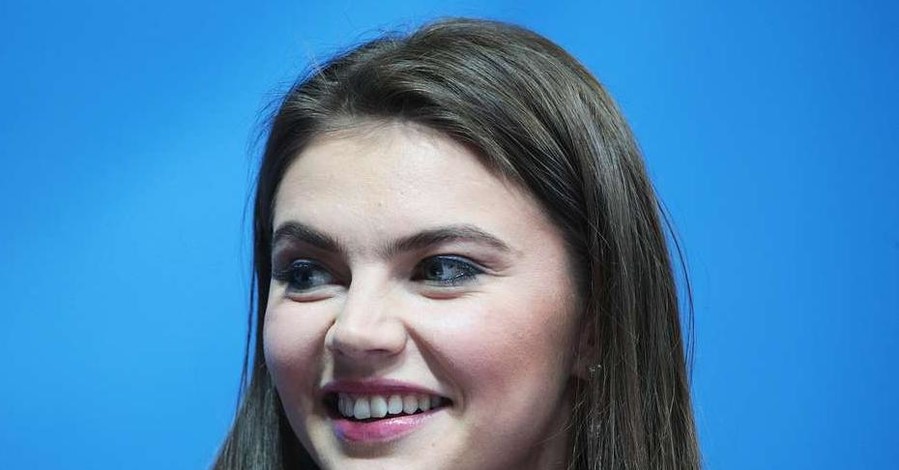 Российские СМИ снова сообщили о родах Алины Кабаевой