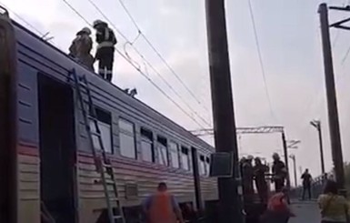 В Днепропетровской области 10 спасателей тушили электричку