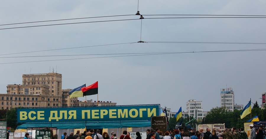 Палатка раздора: быть или не быть волонтерам на главной площади Харькова, решит суд