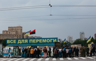 Палатка раздора: быть или не быть волонтерам на главной площади Харькова, решит суд