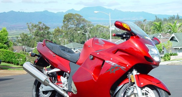 В Киеве мотоциклист избил пешехода, которого едва не сбил