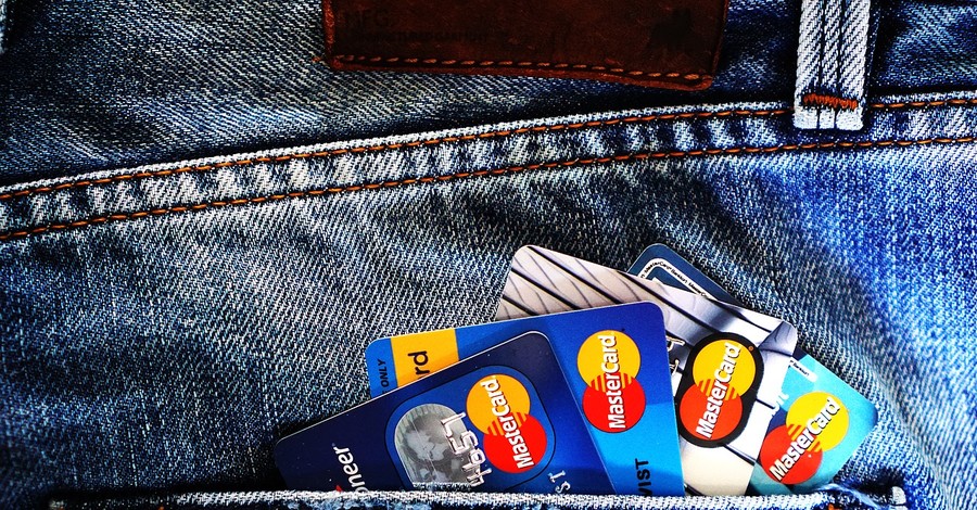 Банки хотят обязать возвращать деньги, снятые с карт мошенниками