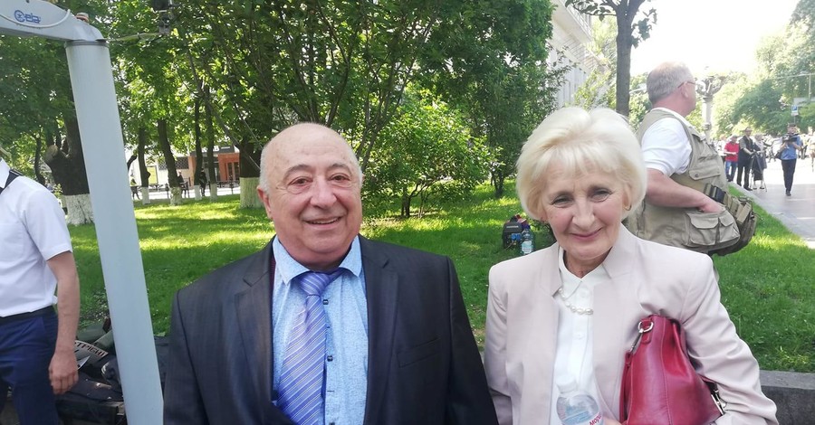 Родители Зеленского прилетели в Киев на инаугурацию сына