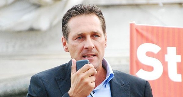 Канцлер Австрии собрался отправить в отставку главу МВД