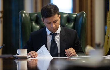 Зеленский подписал свой первый президентский указ