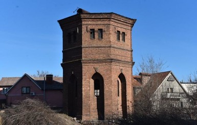 Запорожцы отстояли столетнюю башню, отданную под снос