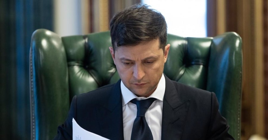 Петиция за отставку Зеленского набрала половину необходимых голосов