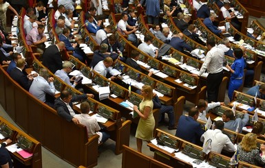 Депутаты подали в Конституционный суд заявление о незаконности роспуска Верховной Рады
