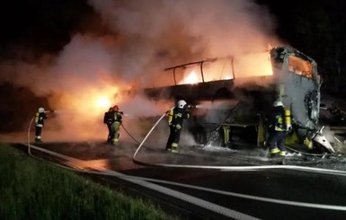 В Польше сгорел автобус, который вез украинцев в Прагу