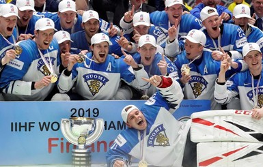 Финский журналист съел газету, где предсказывал сборной неудачу на чемпионате мира по хоккею