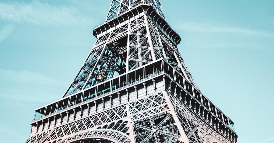 С ветерком над Парижем: 260 счастливчиков прокатятся с Эйфелевой башни на канате