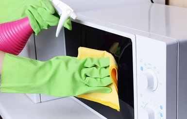 Как отмыть микроволновку: 6 экспресс-способов