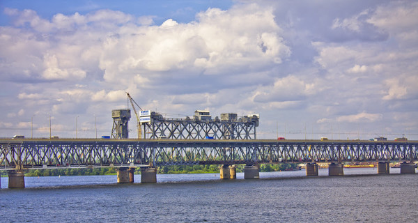 Амурскому мосту в Днепре – 135: 