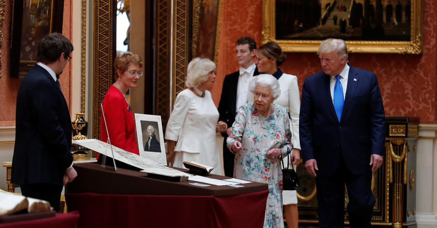Мелания Трамп пришла на встречу с королевой Елизаветой в эксклюзивной шляпке 