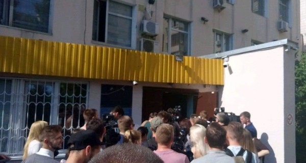 Суд, где выберут меру пресечения полицейским, застрелившим мальчика, усиленно охраняют