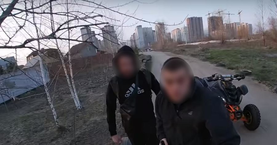 ГБР взялось за полицейского, который избил в Киеве водителя