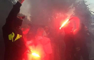В Переяславе-Хмельницком отделение полиции забросали петардами и дымовыми шашками