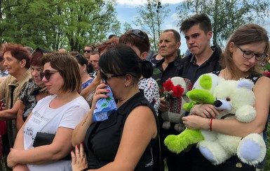 В Переяславе-Хмельницком похоронили застреленного мальчика