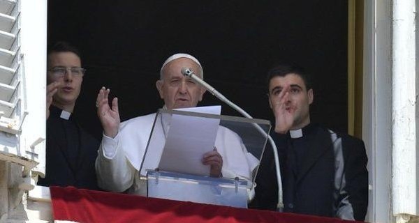 Папа Римский изменил молитву 