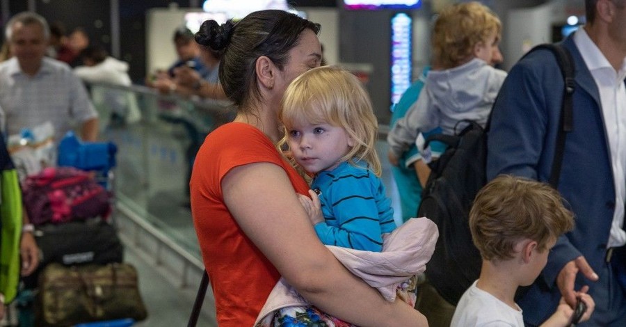 В Украину из Грузии самолетом Зеленского вернулись дети, которых якобы хотели продать