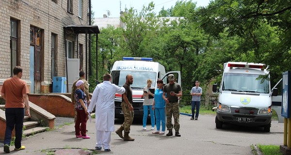 Обстрел под Новолуганском: в госпиталь привезли еще троих раненых