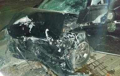 В Одессе работник автомойки убил себя об стену на угнанном 