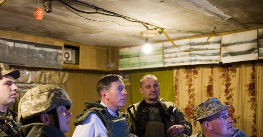 Экс-директор ЦРУ прокомментировал визит в Донбасс